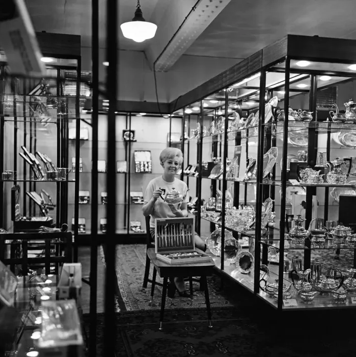 Framed Print : Staff at work at Viners Cutlery, Sheffield. 3rd September 1967 Framed Print : Staff at work at Viners Cutlery, Sheffield. 3rd September 1967