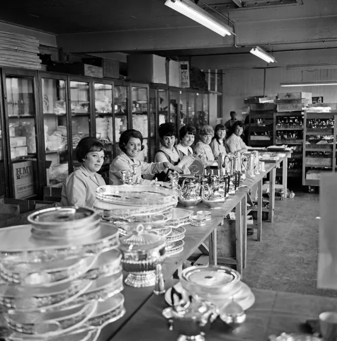 Framed Print : Staff at work at Viners Cutlery, Sheffield. 3rd September 1967 Framed Print : Staff at work at Viners Cutlery, Sheffield. 3rd September 1967