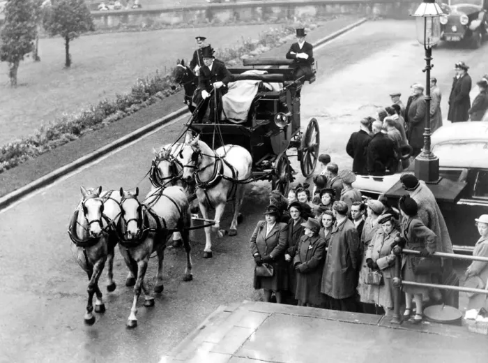 Framed Print : The stage coach carrying the Judges to the opening of Durham Assizes