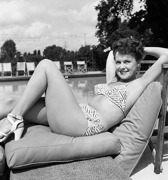 Stage and film actress Betty Paul wearing a bikini by the pool