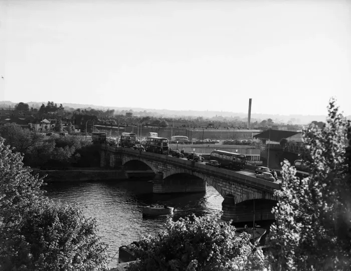 Framed Print : Staines Bridge, a road bridge running in a south-west to north-east direction across Framed Print : Staines Bridge, a road bridge running in a south-west to north-east direction across