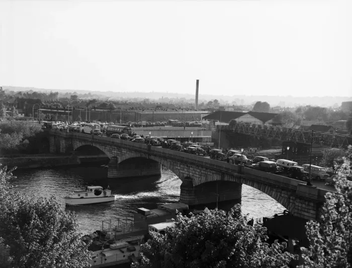 Framed Print : Staines Bridge, a road bridge running in a south-west to north-east direction across Framed Print : Staines Bridge, a road bridge running in a south-west to north-east direction across