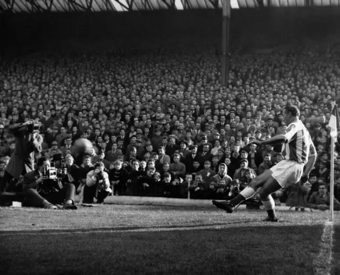Framed Print : Stan Matthews returns to Stoke 11. Stan takes his first corner kick of the match Framed Print : Stan Matthews returns to Stoke 11. Stan takes his first corner kick of the match