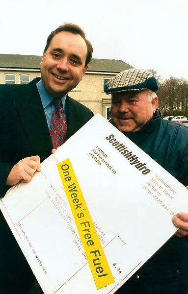Stan Morrice, 69, of Aberdeen gets a hand with his fuel bill from Alex Salmond MP