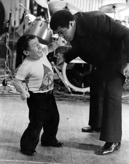 Framed Print : Star of the film star warI Kenny Baker lands a good punch on Ali nose Framed Print : Star of the film star warI Kenny Baker lands a good punch on Ali nose