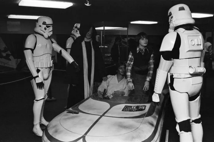 Framed Print : Star Wars Exhibition on display at the Science Museum, London, 19th December 1977 Framed Print : Star Wars Exhibition on display at the Science Museum, London, 19th December 1977