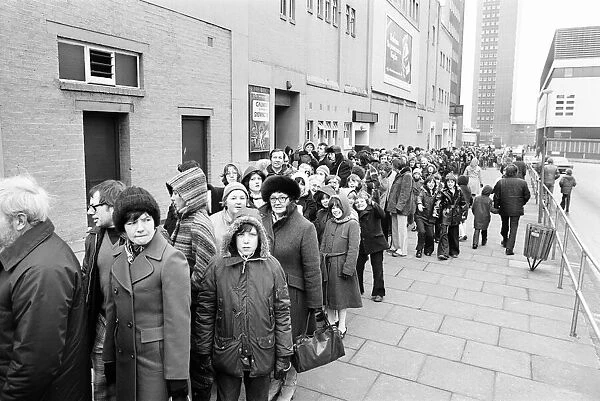 Star Wars fans, queuing outside Cinema, Birmingham, 15th February 1978