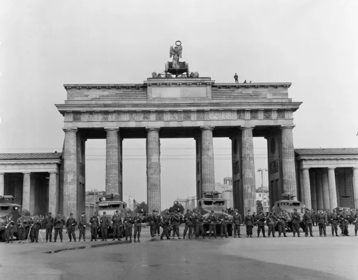 Framed Print : Start of the construction of the Berlin Wall. At midnight on 13th August