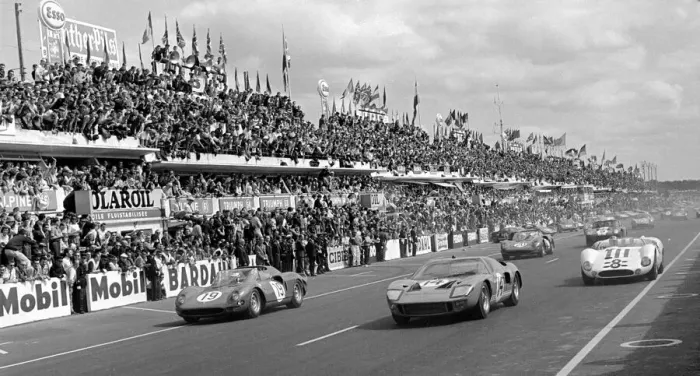 Framed Print : The start of the Le Mans 24 hour endurance race June 1965