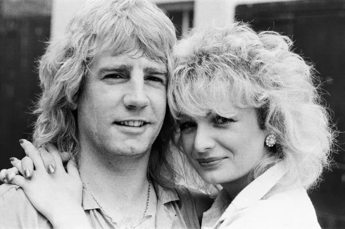 Framed Print : Status Quo band member Rick Parfitt and his new girlfriend Patty Beedon. 12th July 1985
