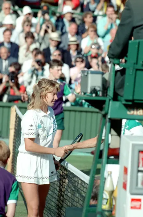 Framed Print : Steffi Graf pictured at the net shaking the hand of Martina Navratilova who she has just Framed Print : Steffi Graf pictured at the net shaking the hand of Martina Navratilova who she has just