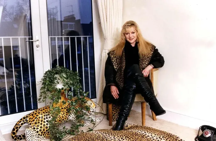 Framed Print : Stephanie Lawrence actress singer at home