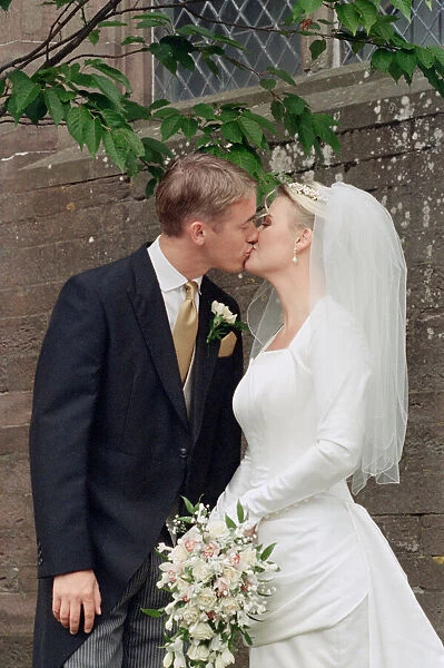 Stephen Hendry and wife Mandy share a kiss on their wedding day. Circa 1995