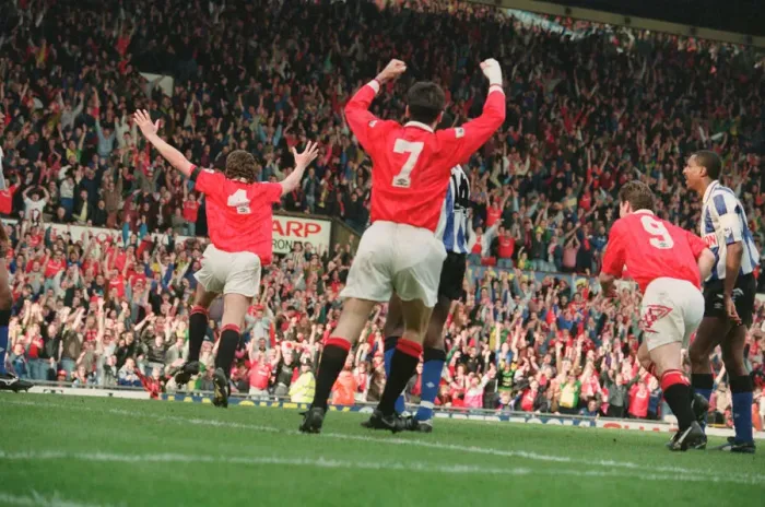 Framed Print : Steve Bruce, (wearing the number 4 shirt) celebrates the 96th minute winner for Framed Print : Steve Bruce, (wearing the number 4 shirt) celebrates the 96th minute winner for