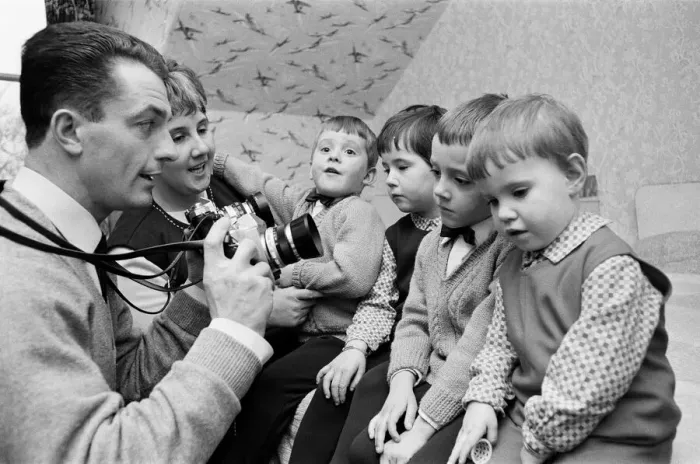 Framed Print : Steve Chalmers, Celtic centre forward 31, pictured at home with his family, wife Sadie Framed Print : Steve Chalmers, Celtic centre forward 31, pictured at home with his family, wife Sadie