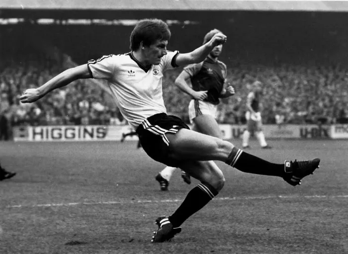 Framed Print : Steve Coppell of Manchester United in action against West Ham United, circa 1980 Framed Print : Steve Coppell of Manchester United in action against West Ham United, circa 1980