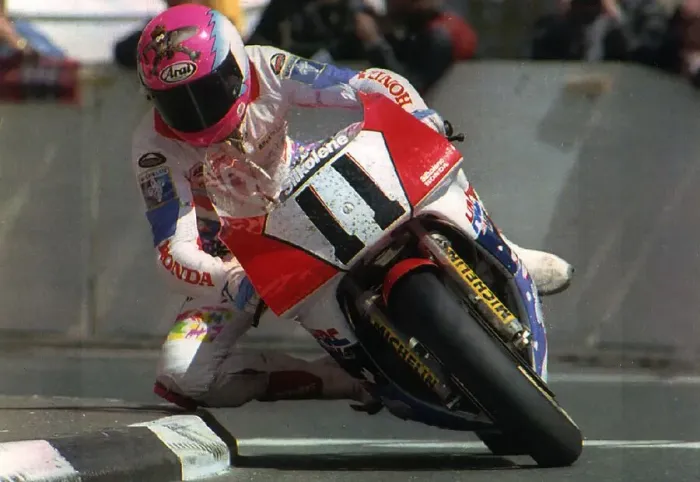 Framed Print : Steve Hislop Motorbike Racer and winner of the formula one goes around Quarter Bridge Framed Print : Steve Hislop Motorbike Racer and winner of the formula one goes around Quarter Bridge