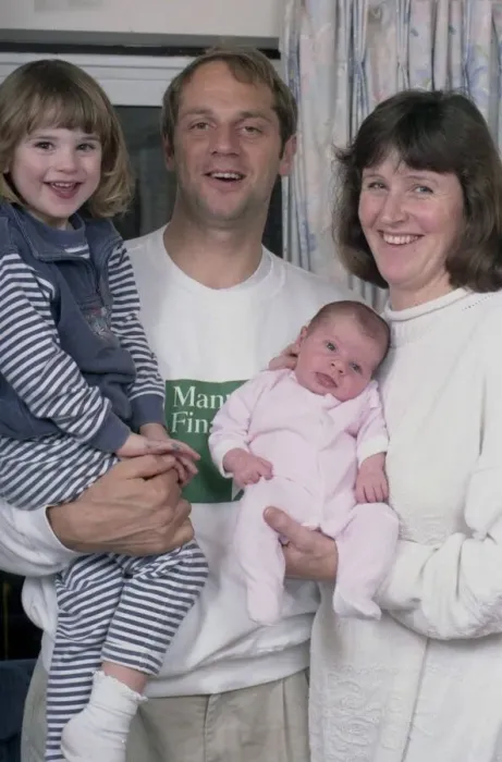 Framed Print : Steve Redgrave, British Olympic rower with his wife Anne and daughters Natalie Framed Print : Steve Redgrave, British Olympic rower with his wife Anne and daughters Natalie