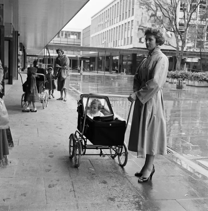 Framed Print : Stevenage New Town, Hertfordshire, where shoppers walk in the shelter of canopies Framed Print : Stevenage New Town, Hertfordshire, where shoppers walk in the shelter of canopies
