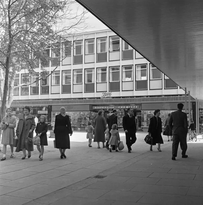Framed Print : Stevenage New Town shopping centre, still under construction. 29th September 1958 Framed Print : Stevenage New Town shopping centre, still under construction. 29th September 1958