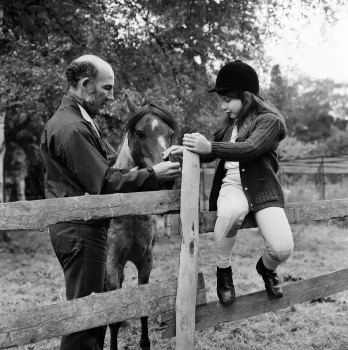 Framed Print : Stirling Moss and his daughter Allison (aged 7) with her horse Happy Framed Print : Stirling Moss and his daughter Allison (aged 7) with her horse Happy