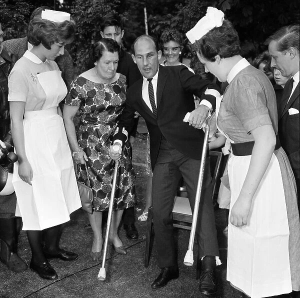 Stirling Moss leaving Atkinson Morley Hospital in Wimbledon