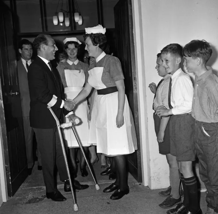 Framed Print : Stirling Moss leaving Atkinson Morley Hospital in Wimbledon Framed Print : Stirling Moss leaving Atkinson Morley Hospital in Wimbledon