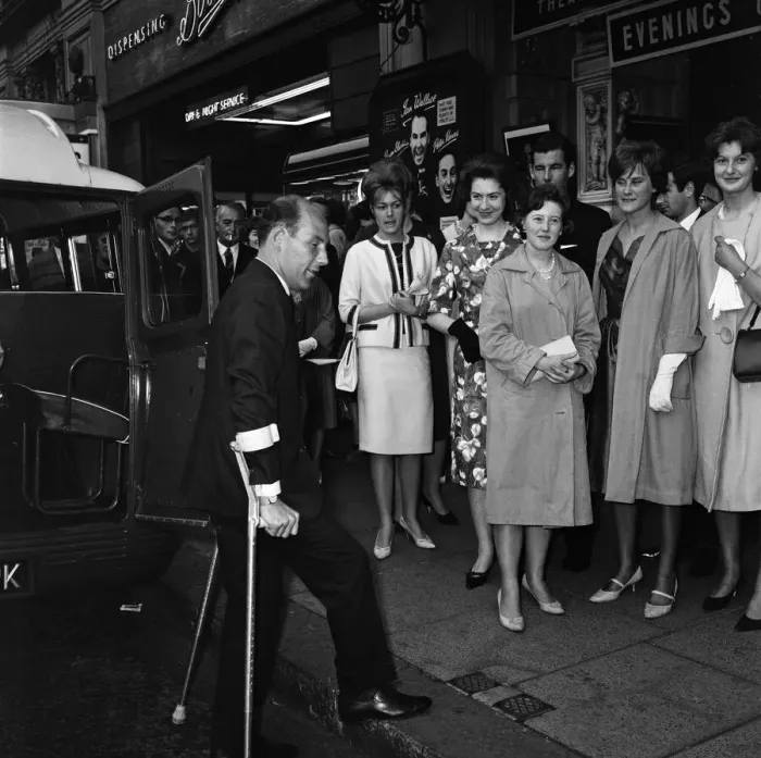 Framed Print : Stirling Moss showed his gratitude to the nurses who looked after him in hospital by