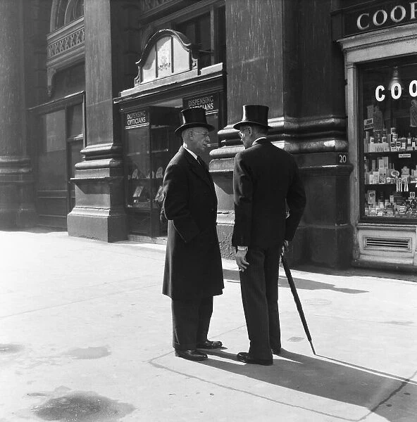 Stockbrokers near Throgmorton Street. 12th March 1954