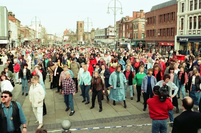 Framed Print : The Stockton Line Dance world record attempt in Stockton town centre. 3rd March 1997