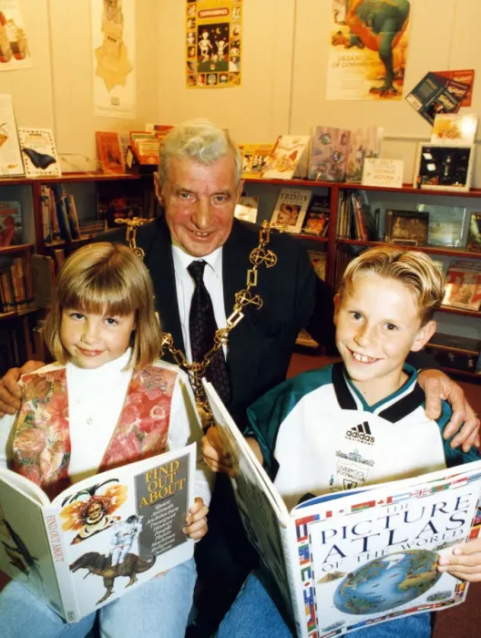 Framed Print : Stockton Mayor Jim Vaughan officially opens the new library at St Pauls RC Primary School Framed Print : Stockton Mayor Jim Vaughan officially opens the new library at St Pauls RC Primary School