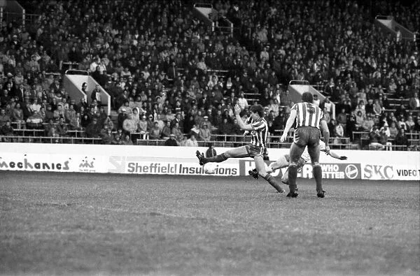 Stoke 0 v. Liverpool 1. November 1984 MF18-11-042