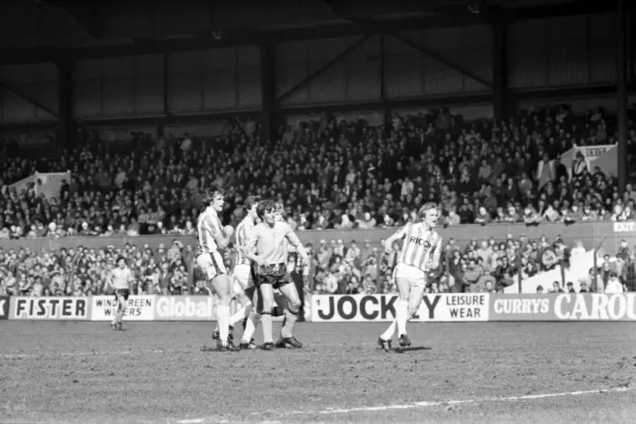Framed Print : Stoke 0 v. Sunderland 1. April 1982 MF06-28-045 Local Caption Division 1 Football