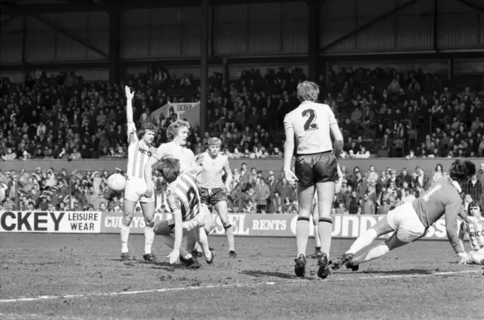 Framed Print : Stoke 0 v. Sunderland 1. April 1982 MF06-28-047 Local Caption Division 1 Football Framed Print : Stoke 0 v. Sunderland 1. April 1982 MF06-28-047 Local Caption Division 1 Football
