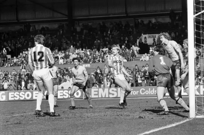 Framed Print : Stoke 0 v. Sunderland 1. April 1982 MF06-28-049 Local Caption Division 1 Football Framed Print : Stoke 0 v. Sunderland 1. April 1982 MF06-28-049 Local Caption Division 1 Football