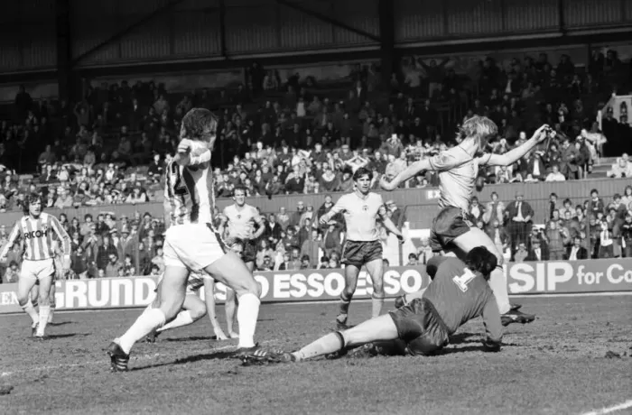 Framed Print : Stoke 0 v. Sunderland 1. April 1982 MF06-28-050 Local Caption Division 1 Football Framed Print : Stoke 0 v. Sunderland 1. April 1982 MF06-28-050 Local Caption Division 1 Football