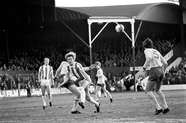 Stoke 1 v. Arsenal 1. Division One Football. Febuary 1981 MF01-23-031