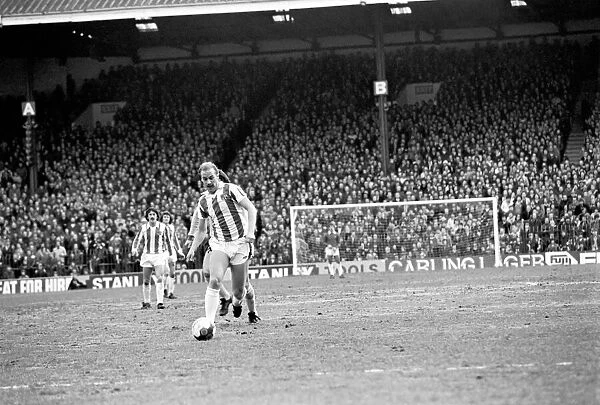 Stoke 1 v. Arsenal 1. Division One Football. Febuary 1981 MF01-23-029