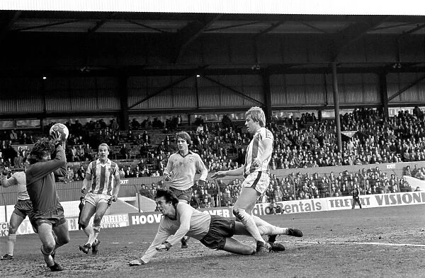 Stoke 1 v. Arsenal 1. Division One Football. Febuary 1981 MF01-23-022