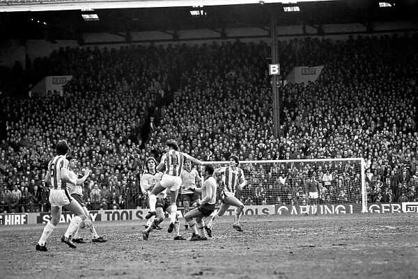 Stoke 1 v. Arsenal 1. Division One Football. Febuary 1981 MF01-23-003
