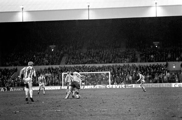 Stoke 1 v. Arsenal 1. Division One Football. Febuary 1981 MF01-23-013