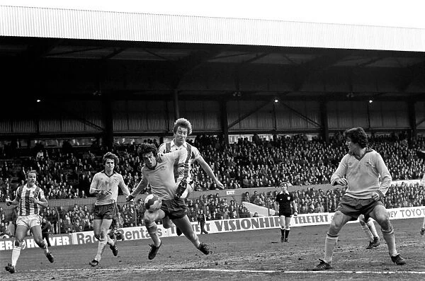 Stoke 1 v. Arsenal 1. Division One Football. Febuary 1981 MF01-23-023