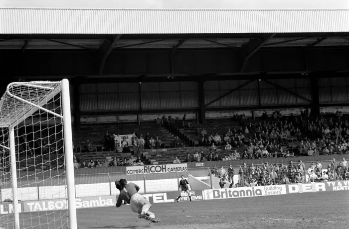 Framed Print : Stoke 2 v. Notts. County 2. Division 1 Football. May 1982 MF07-06-016 Framed Print : Stoke 2 v. Notts. County 2. Division 1 Football. May 1982 MF07-06-016