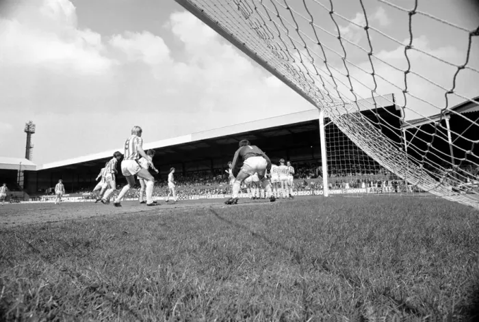 Framed Print : Stoke 2 v. Notts. County 2. Division 1 Football. May 1982 MF07-06-003 Framed Print : Stoke 2 v. Notts. County 2. Division 1 Football. May 1982 MF07-06-003