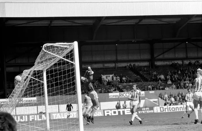 Framed Print : Stoke 2 v. Notts. County 2. Division 1 Football. May 1982 MF07-06-045 Framed Print : Stoke 2 v. Notts. County 2. Division 1 Football. May 1982 MF07-06-045