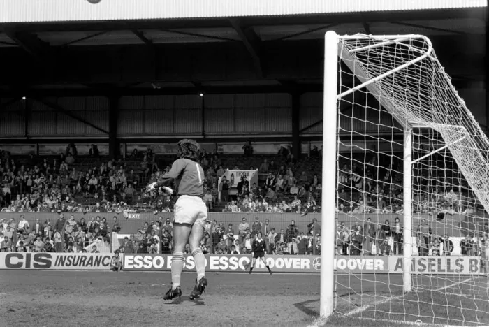 Framed Print : Stoke 2 v. Notts. County 2. Division 1 Football. May 1982 MF07-06-024 Framed Print : Stoke 2 v. Notts. County 2. Division 1 Football. May 1982 MF07-06-024