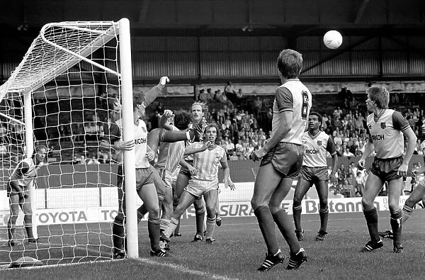 Stoke 2 v. Sheffield Wednesday 1 (Farrell). September 1984 MF17-16-020