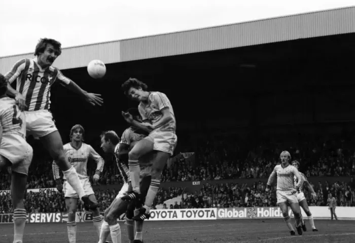 Framed Print : Stoke City 1 v. Nottingham Forest 2. Division one football September 1981 MF03-17-020 Framed Print : Stoke City 1 v. Nottingham Forest 2. Division one football September 1981 MF03-17-020