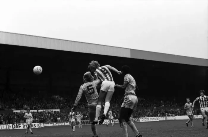 Framed Print : Stoke City 1 v. Nottingham Forest 2. Division one football September 1981 MF03-17-026 Framed Print : Stoke City 1 v. Nottingham Forest 2. Division one football September 1981 MF03-17-026