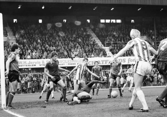 Framed Print : Stoke City 2 v. Sunderland 0. Division One Football. April 1981 MF02-18-100 Framed Print : Stoke City 2 v. Sunderland 0. Division One Football. April 1981 MF02-18-100